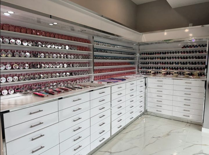 The colour and dip powder wall